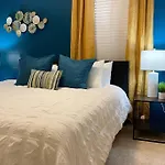 Cozy Escape ◉ King Sized Bed And Fast Wifi Awaits!