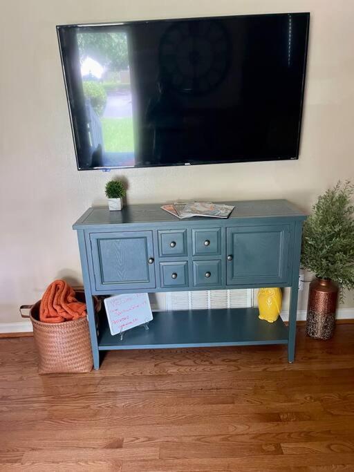 Holiday home Cozy Escape ◉ King Sized Bed And Fast Wifi Awaits! Charlotte