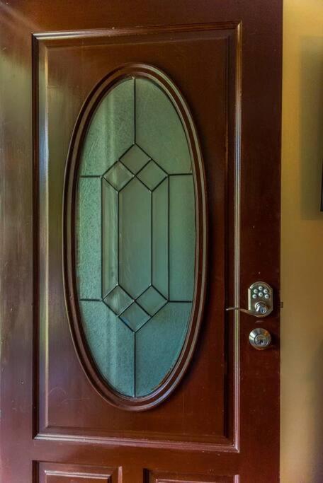 Cozy Escape ◉ King Sized Bed And Fast Wifi Awaits! * Charlotte